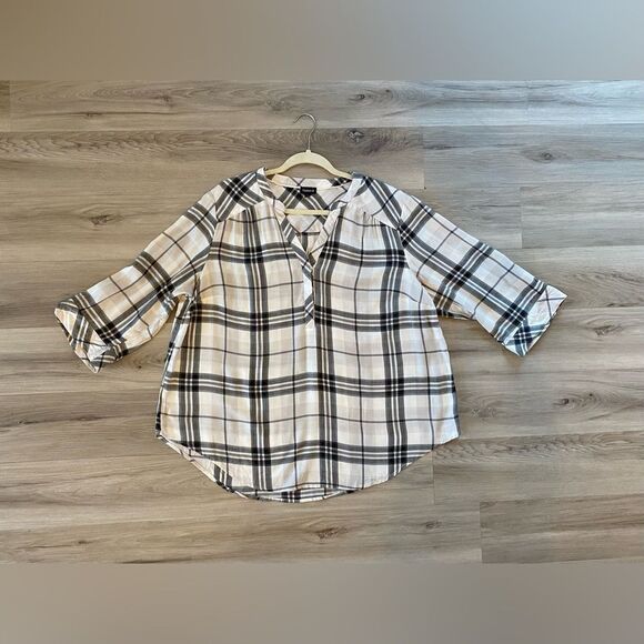 Torrid Flannel size 2  - Picture 1 of 8